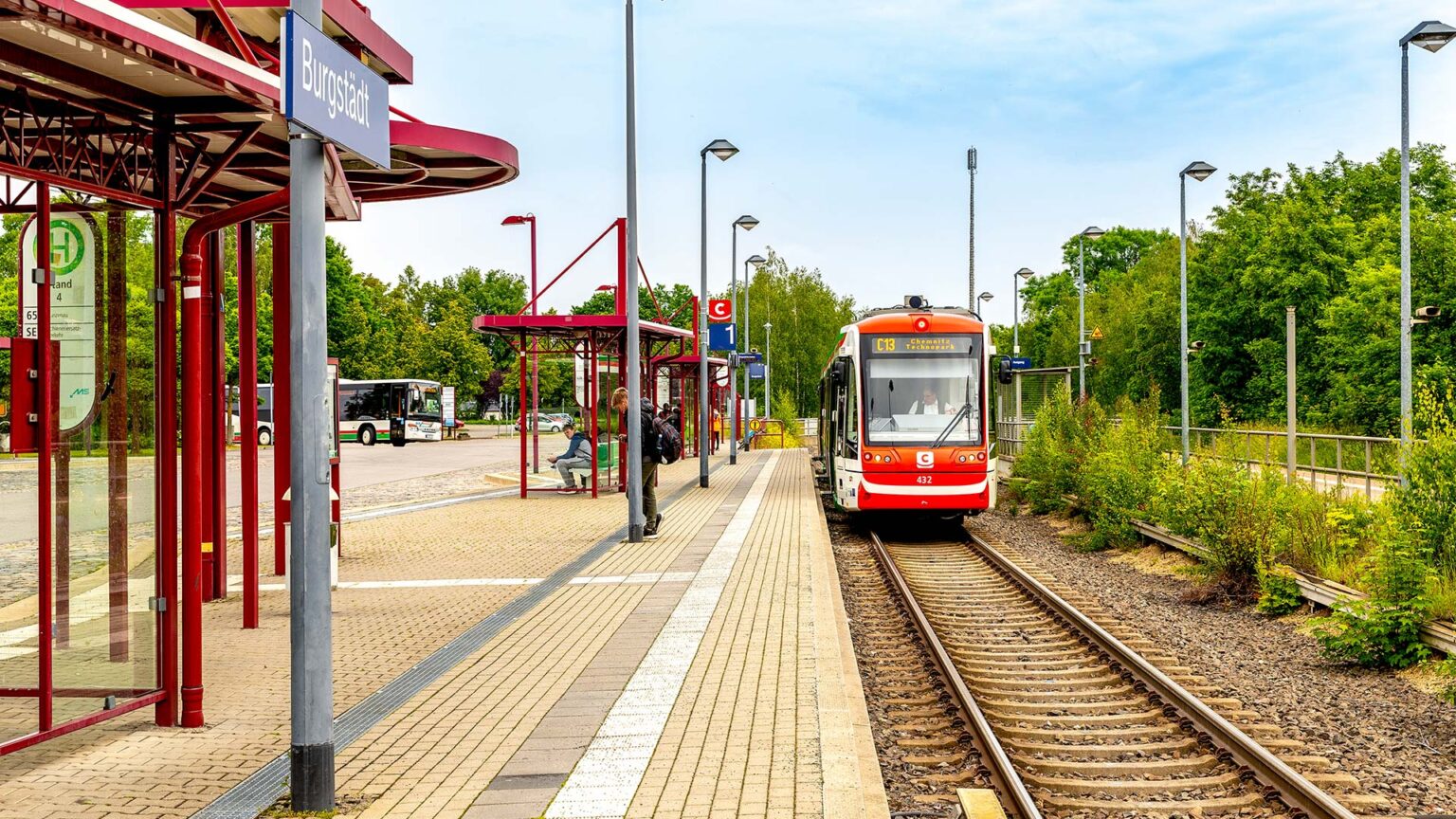 CITYLINK-Fahrzeug am Bahnhof in Burgstädt