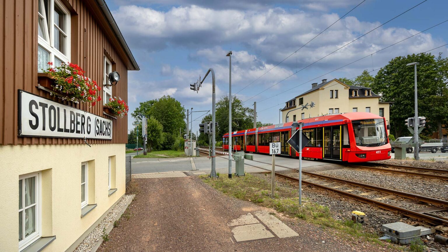 Variobahn am Bahnhof in Stollberg